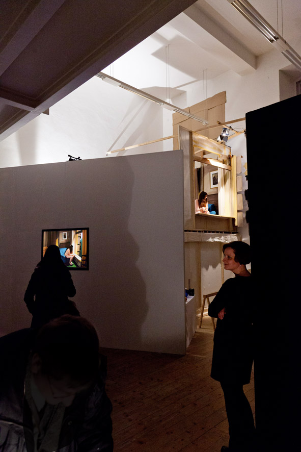 Gabi Blum, Installationsansicht Diplomarbeit, Room without a view / Touch Hopper