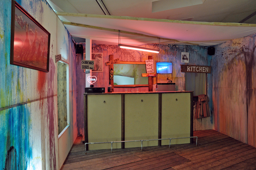 Installationsansicht Gabi Blum, Gabis Saloon No 2